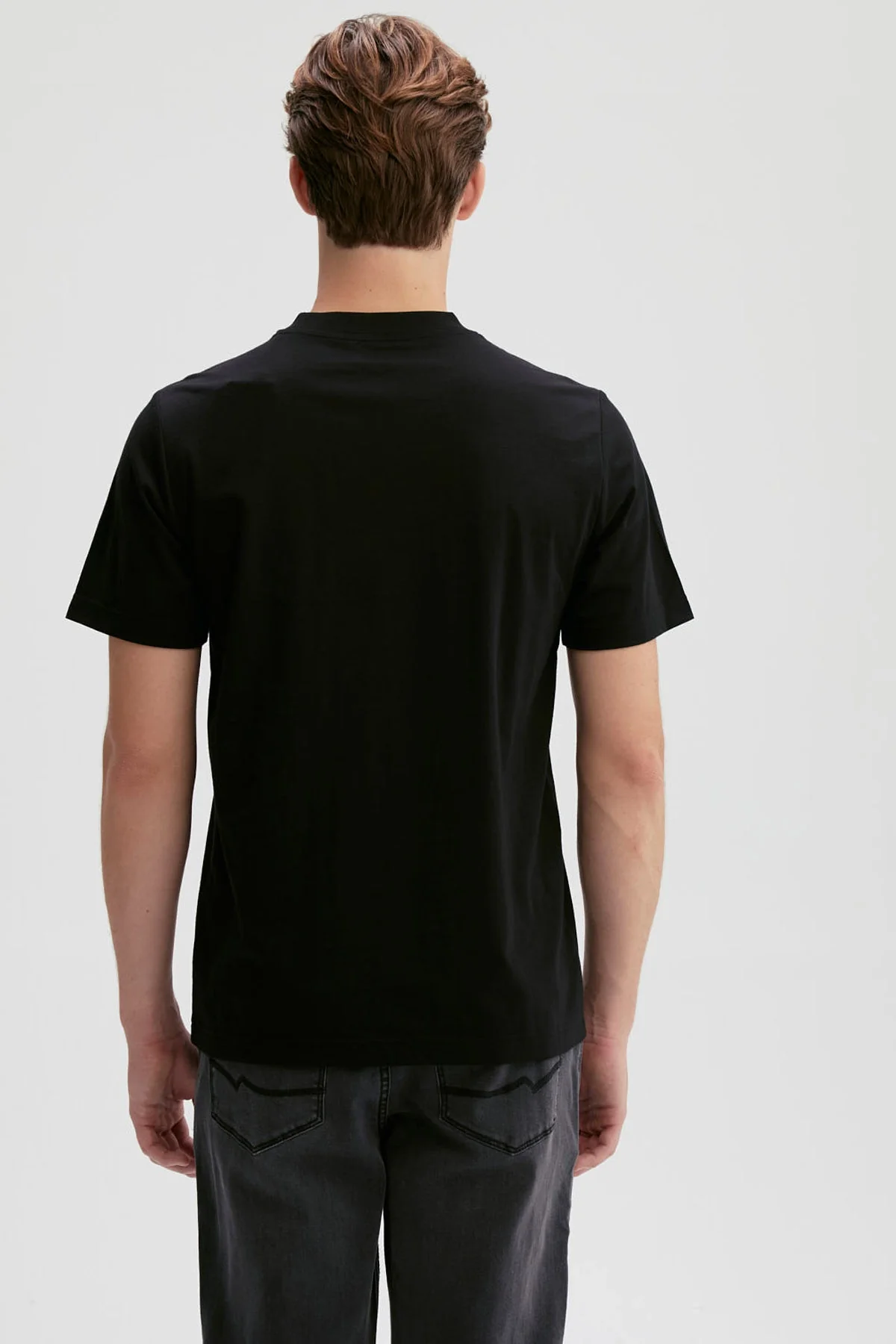 Polera Hombre Logo One Piece Negro - Image 3