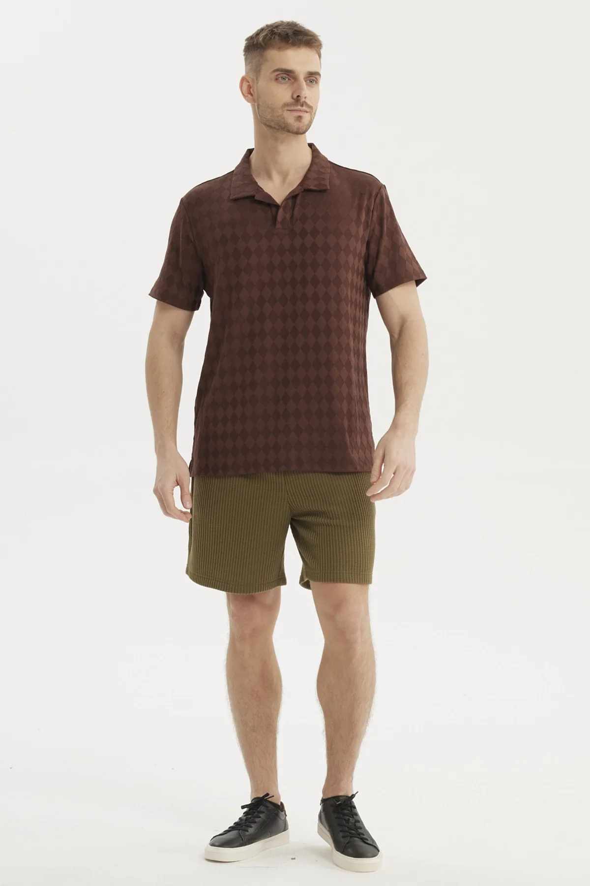 Polera Hombre Slim Cuello Camisero Chocolate - Image 4