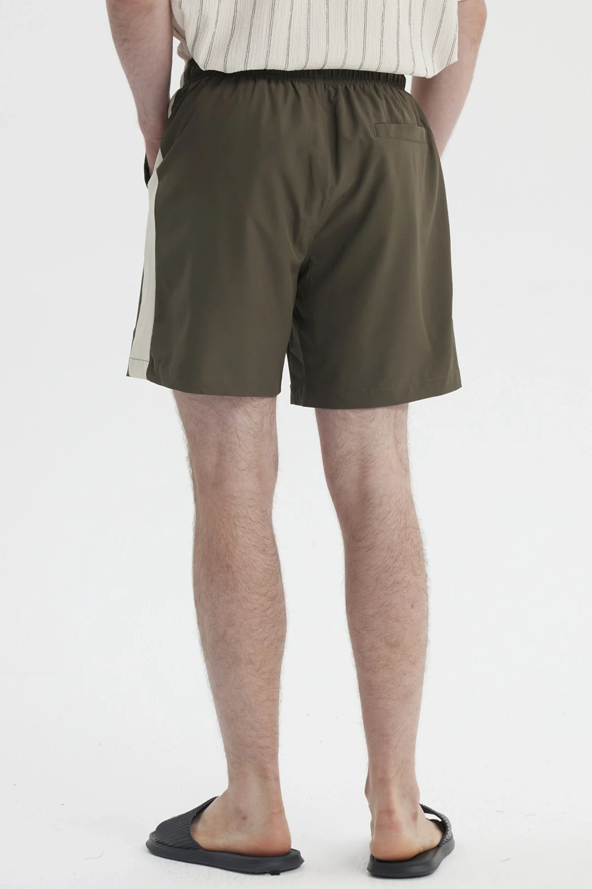 Short de Baño Hombre Liso Verde Militar - Image 3