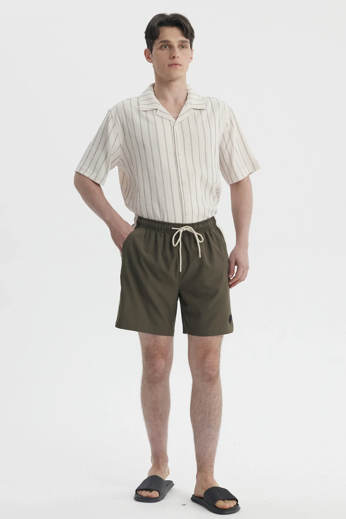 Short de Baño Hombre Liso Verde Militar - Image 4